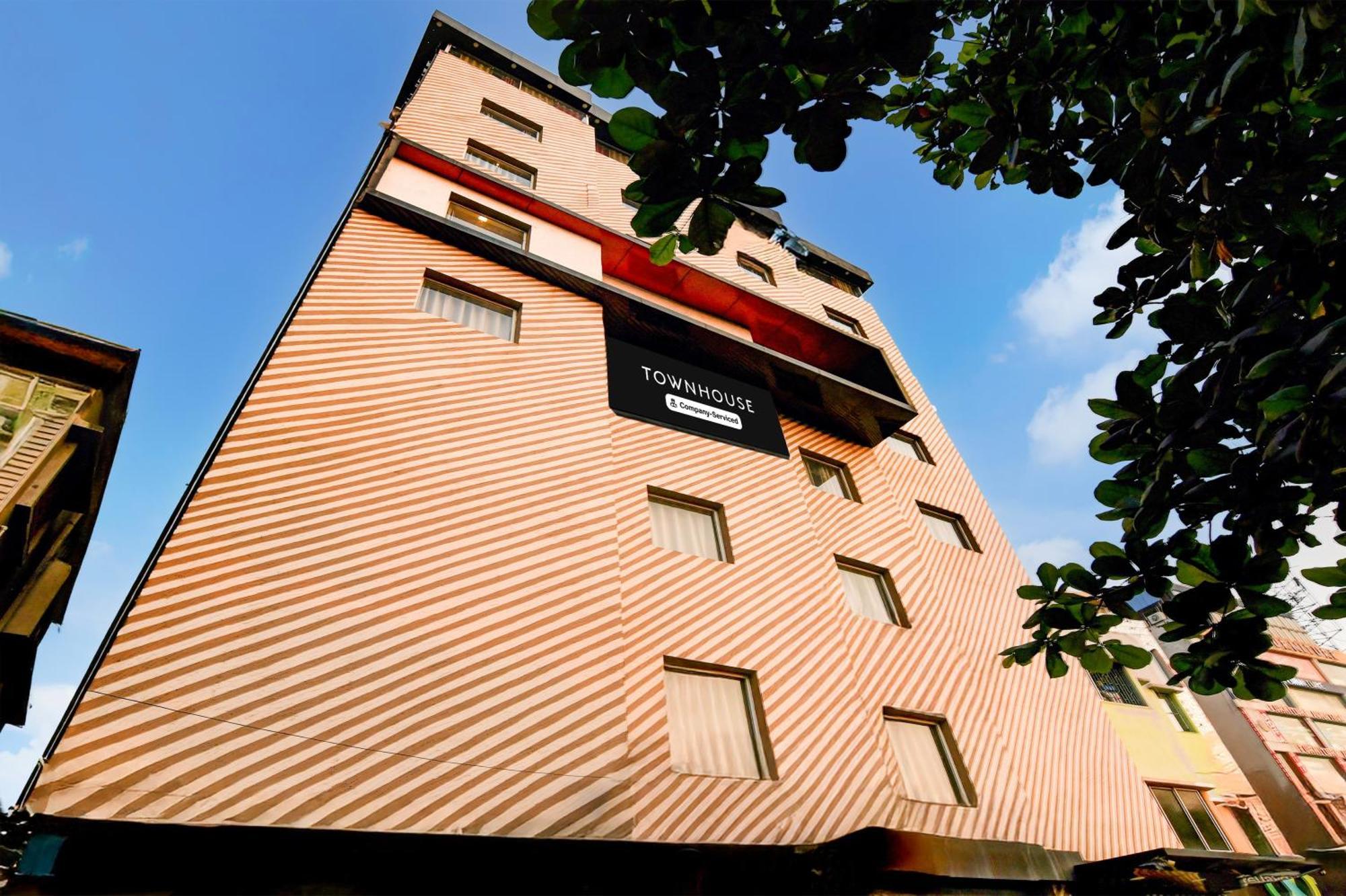 Super Townhouse Vip Road Formerly The Sky Calcutta Eksteriør billede